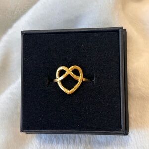 Pretzel Heart Ring 18k gold